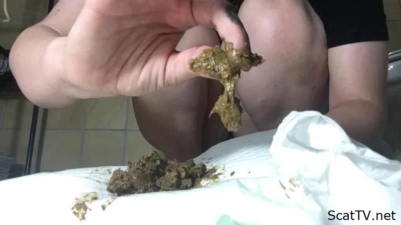 Upset Stomach Poo - ChubbiBunni - Videos Scat, Yummiest Scat, Spanish Scat