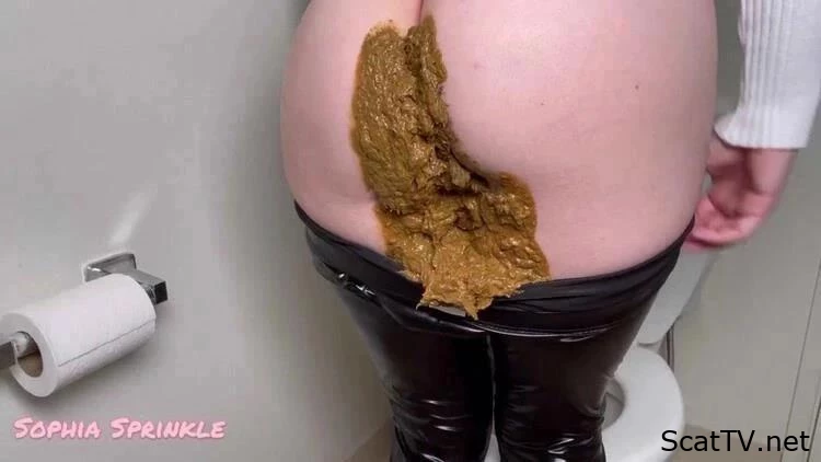 Mushy Leather Legging Explosion + Smear! - Sophia Sprinkle - Amateurs Farting, Group Scat, Exciting Diarrhea