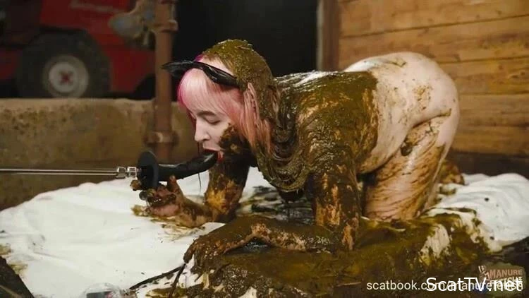 Catwoman Lyndra first time in the manure channel - Passion In Scat, Lunch With Shit, Scat Moves