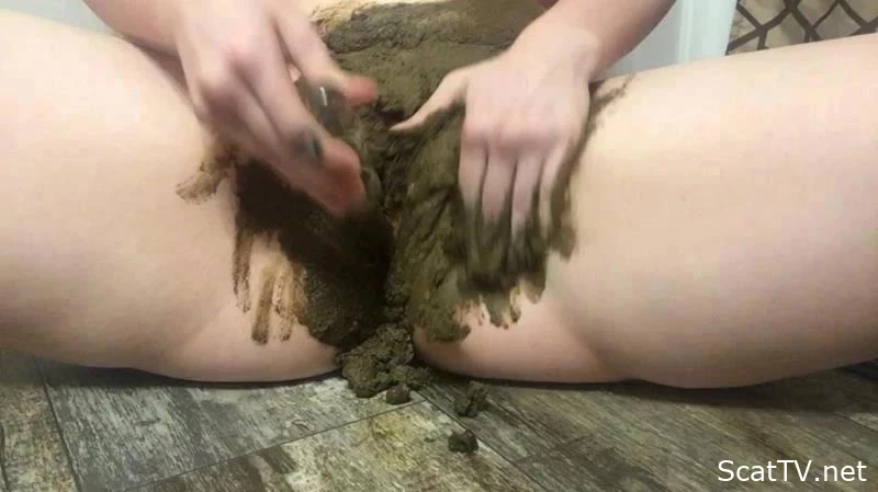 up Close Menstrual Poo Smear - ChubbiBunni - Picture Scat, Scat Girls Videos, Scat Couples